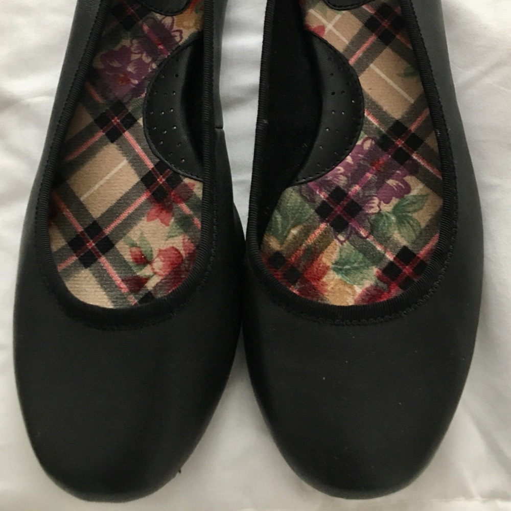 BORN BLACK FLATS